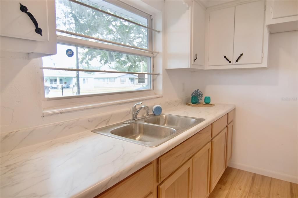 For Sale: $235,000 (2 beds, 1 baths, 1072 Square Feet)