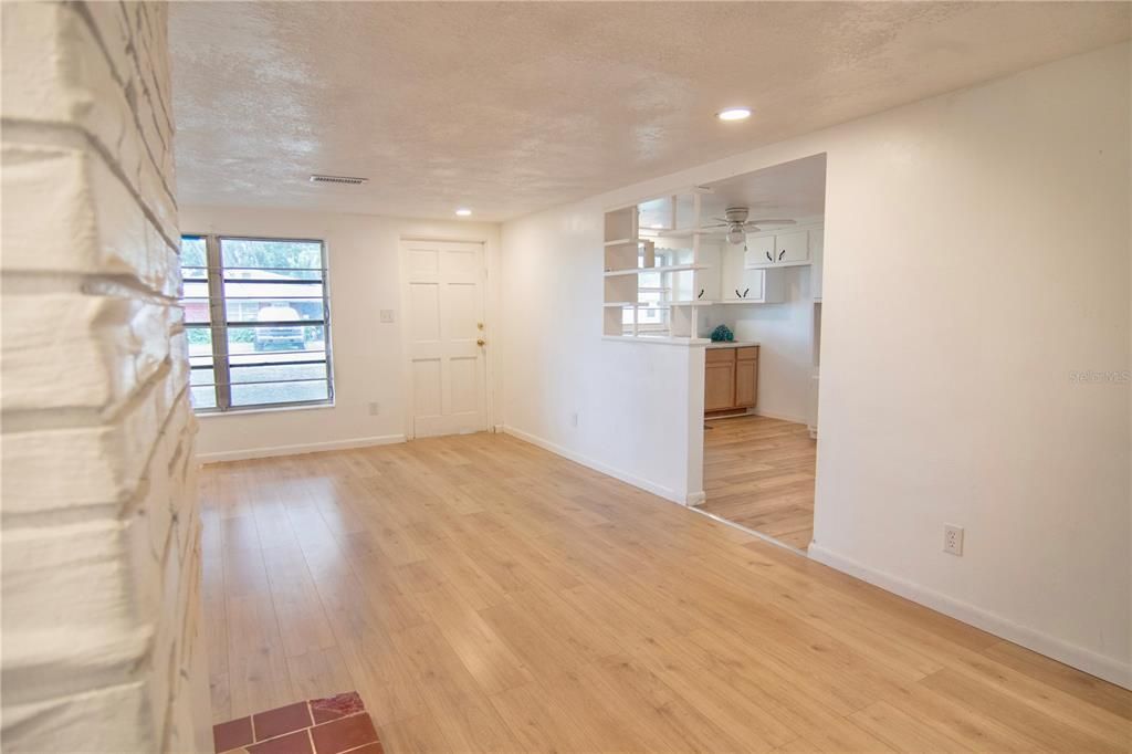 For Sale: $235,000 (2 beds, 1 baths, 1072 Square Feet)