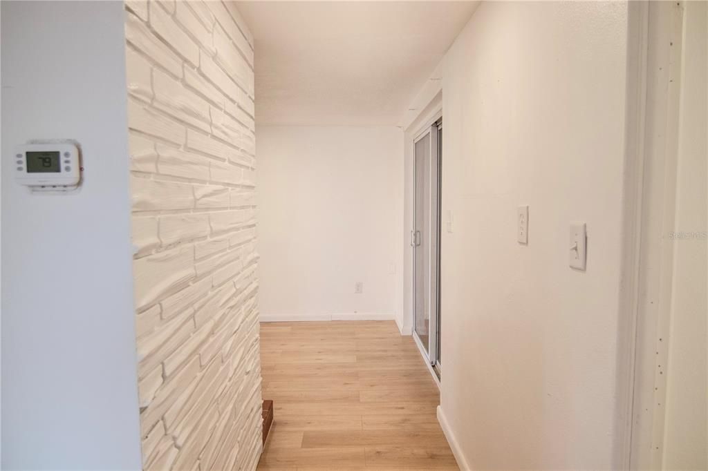 For Sale: $235,000 (2 beds, 1 baths, 1072 Square Feet)