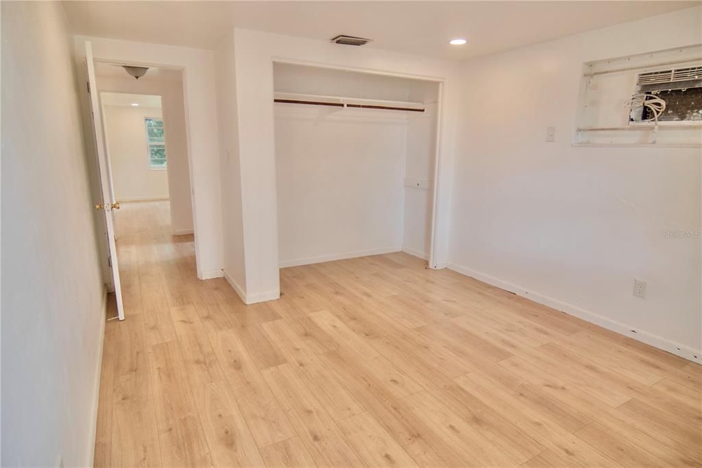 For Sale: $235,000 (2 beds, 1 baths, 1072 Square Feet)