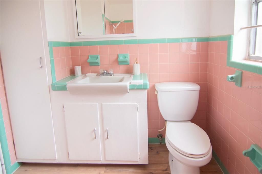 For Sale: $235,000 (2 beds, 1 baths, 1072 Square Feet)