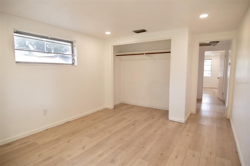 For Sale: $235,000 (2 beds, 1 baths, 1072 Square Feet)