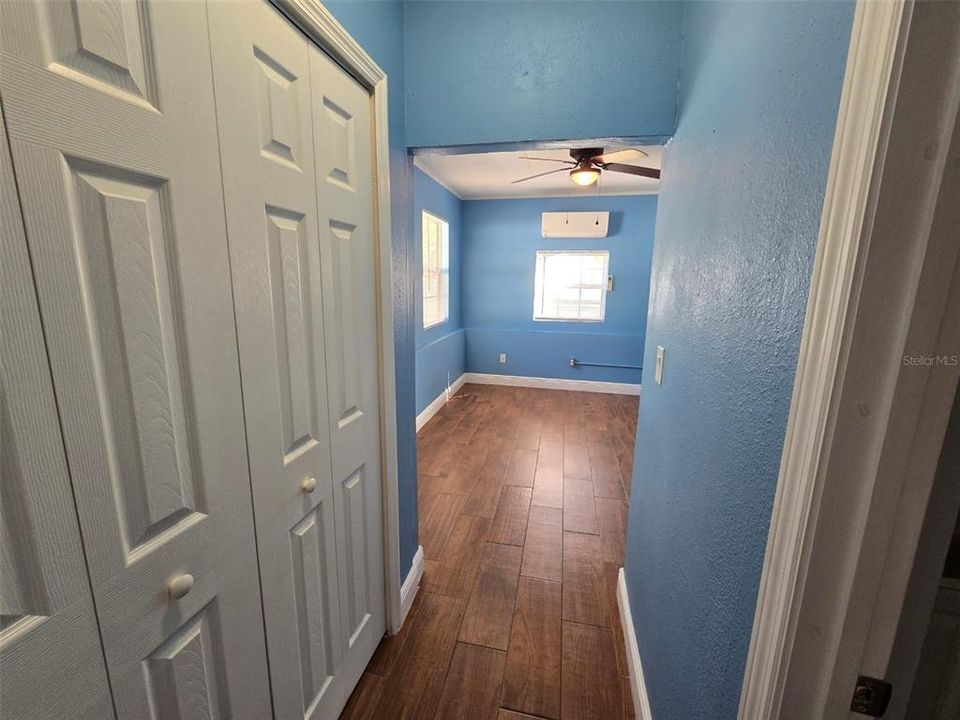 合同活跃: $305,000 (3 贝兹, 2 浴室, 1184 平方英尺)