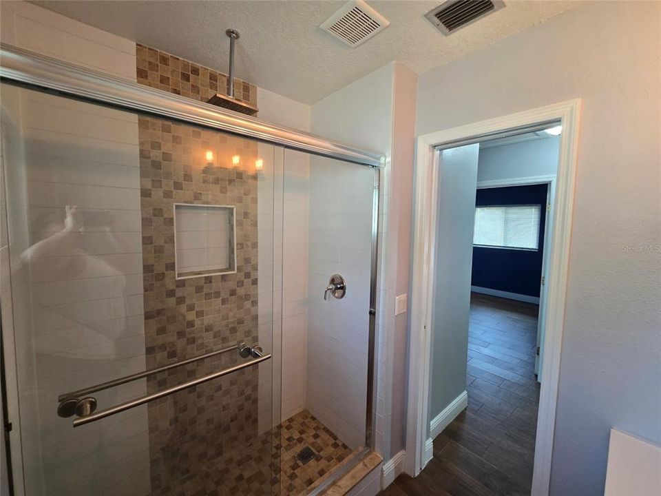 合同活跃: $305,000 (3 贝兹, 2 浴室, 1184 平方英尺)