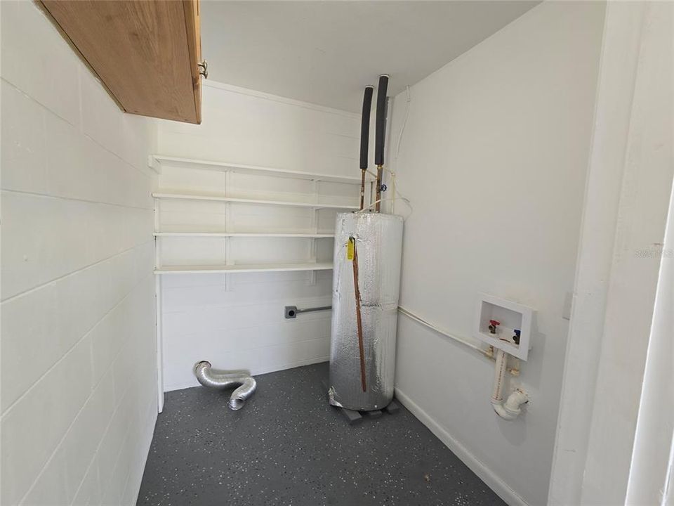 合同活跃: $305,000 (3 贝兹, 2 浴室, 1184 平方英尺)