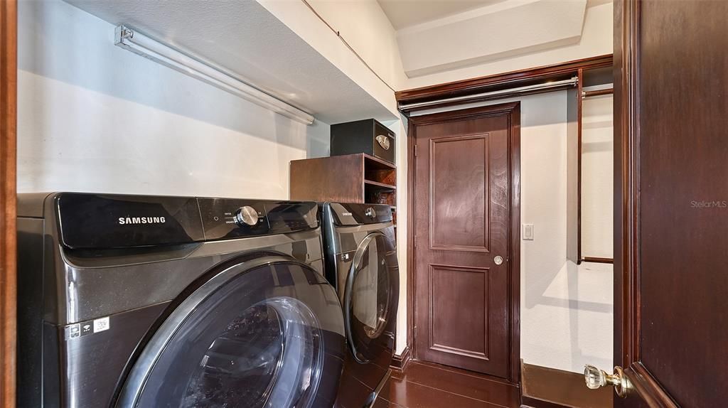 For Sale: $1,785,000 (4 beds, 5 baths, 3364 Square Feet)