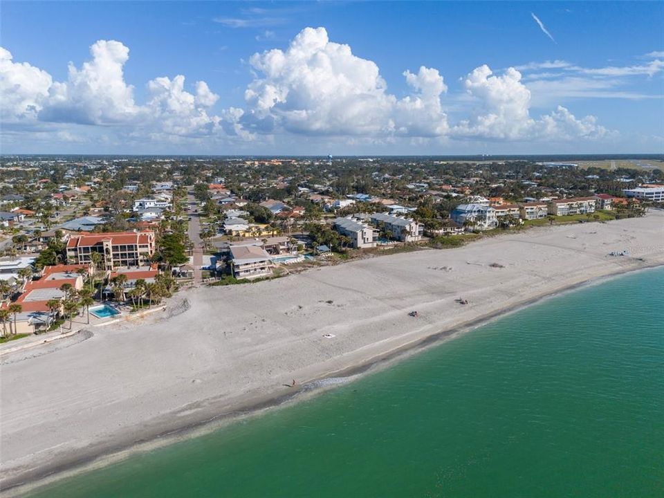 For Sale: $1,785,000 (4 beds, 5 baths, 3364 Square Feet)