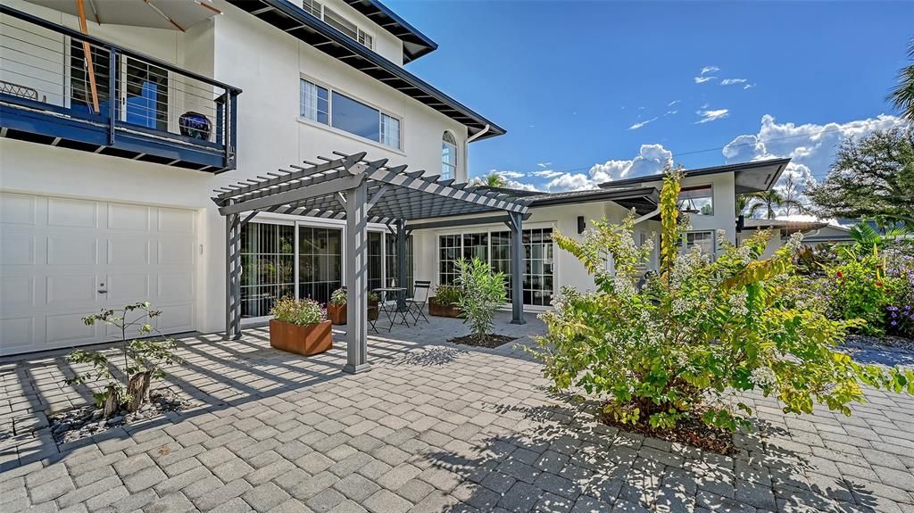 For Sale: $1,785,000 (4 beds, 5 baths, 3364 Square Feet)