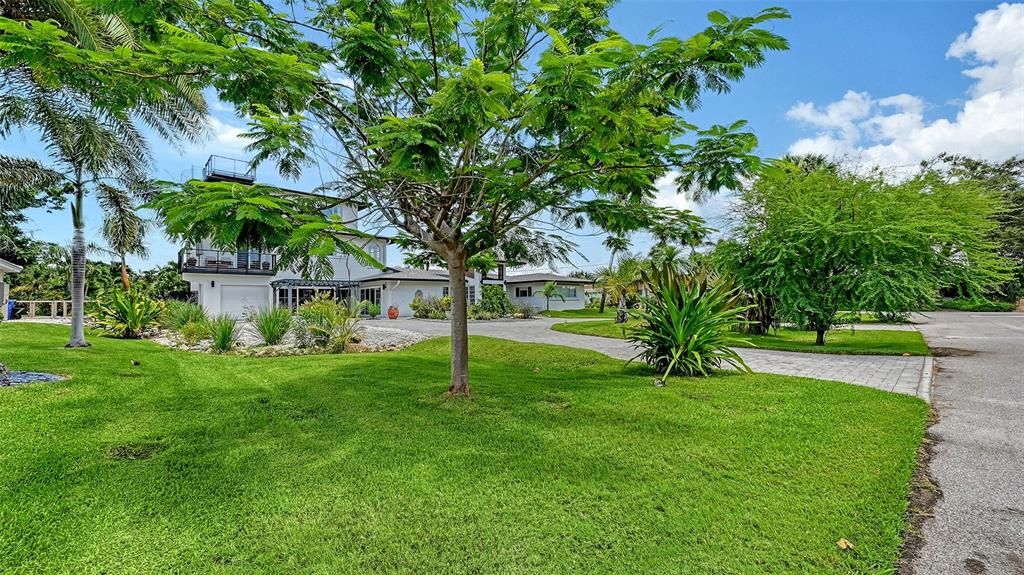 For Sale: $1,785,000 (4 beds, 5 baths, 3364 Square Feet)