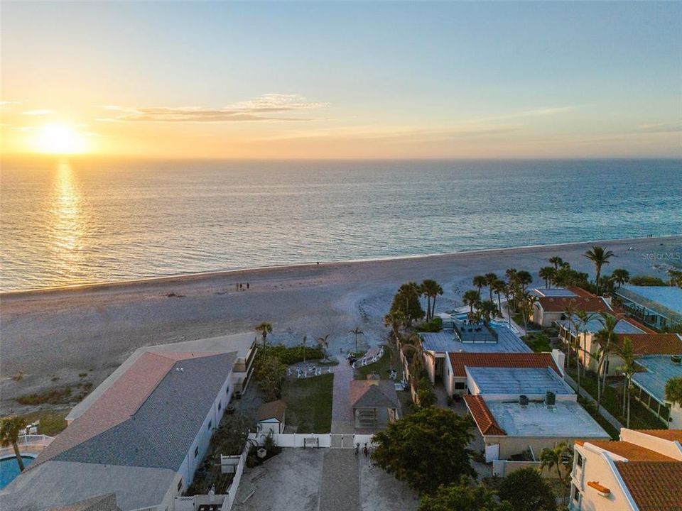 For Sale: $1,785,000 (4 beds, 5 baths, 3364 Square Feet)