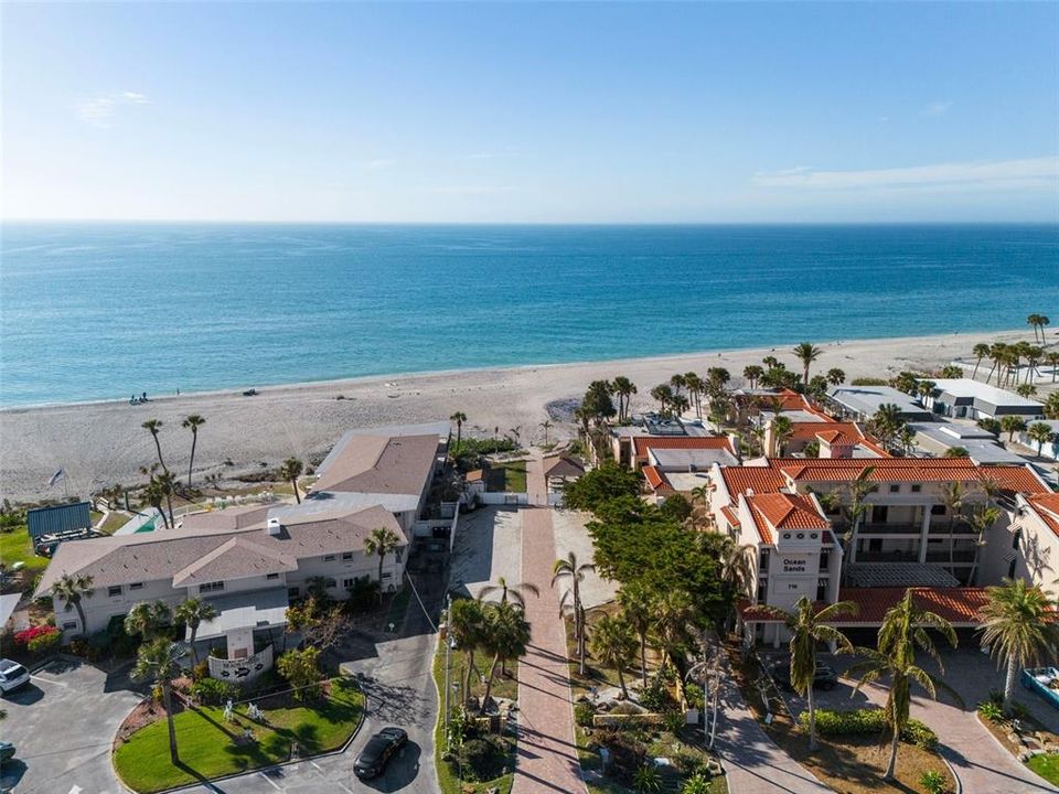 For Sale: $1,785,000 (4 beds, 5 baths, 3364 Square Feet)