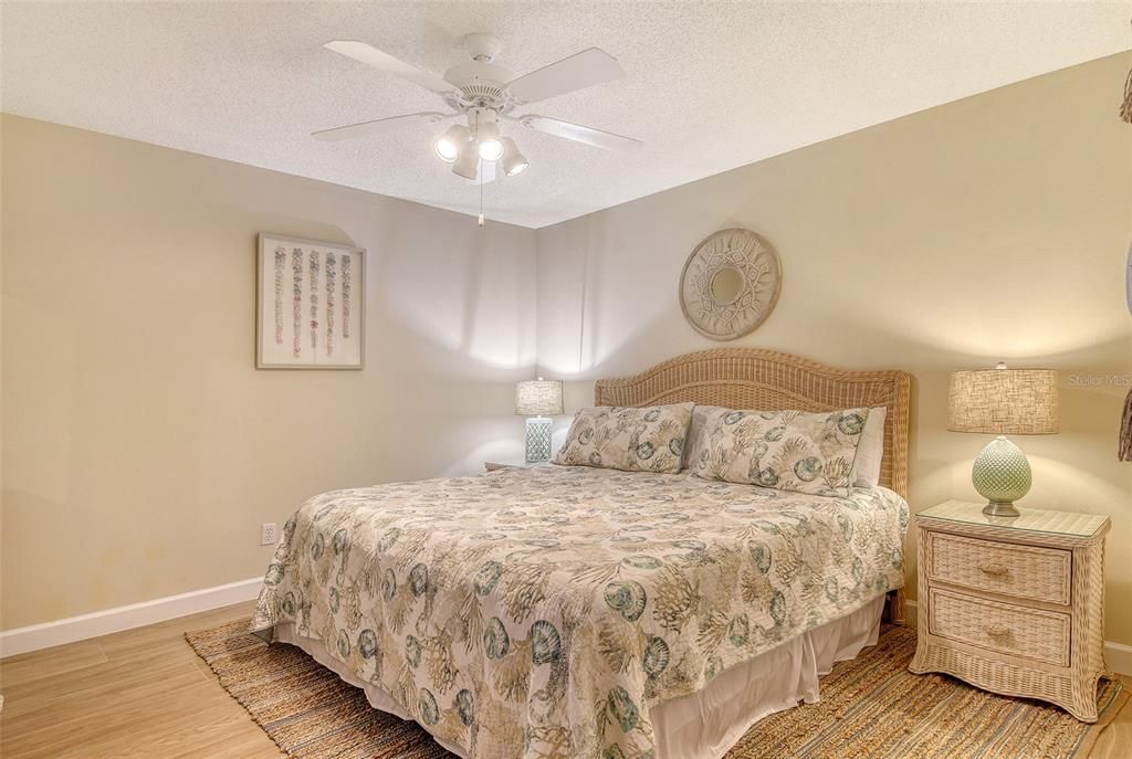 待售: $359,000 (2 贝兹, 2 浴室, 1333 平方英尺)