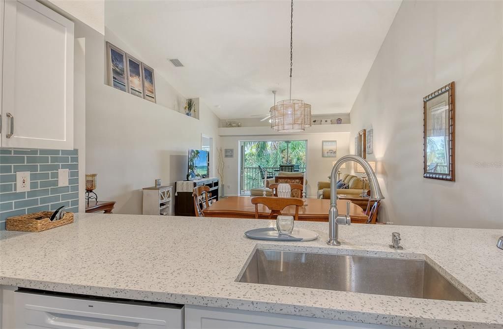 待售: $359,000 (2 贝兹, 2 浴室, 1333 平方英尺)