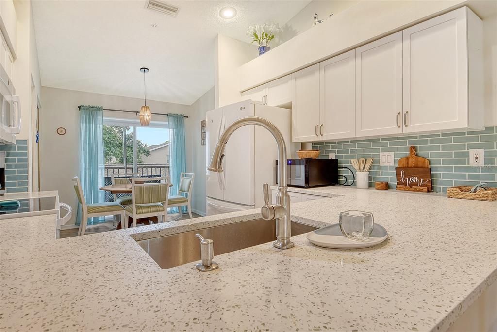 待售: $359,000 (2 贝兹, 2 浴室, 1333 平方英尺)