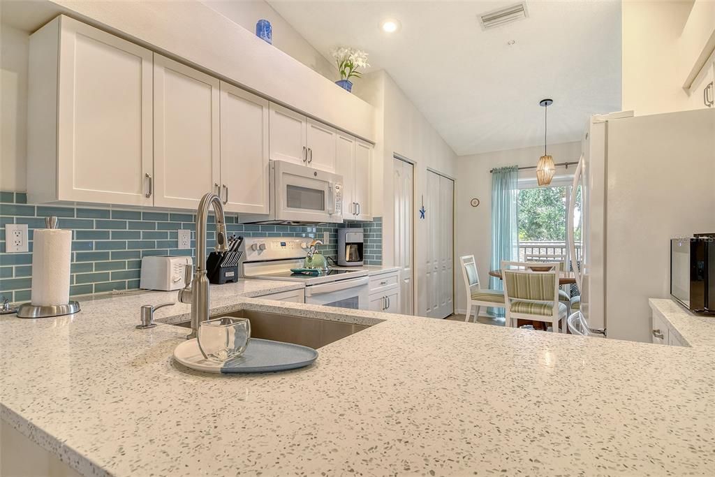 待售: $359,000 (2 贝兹, 2 浴室, 1333 平方英尺)