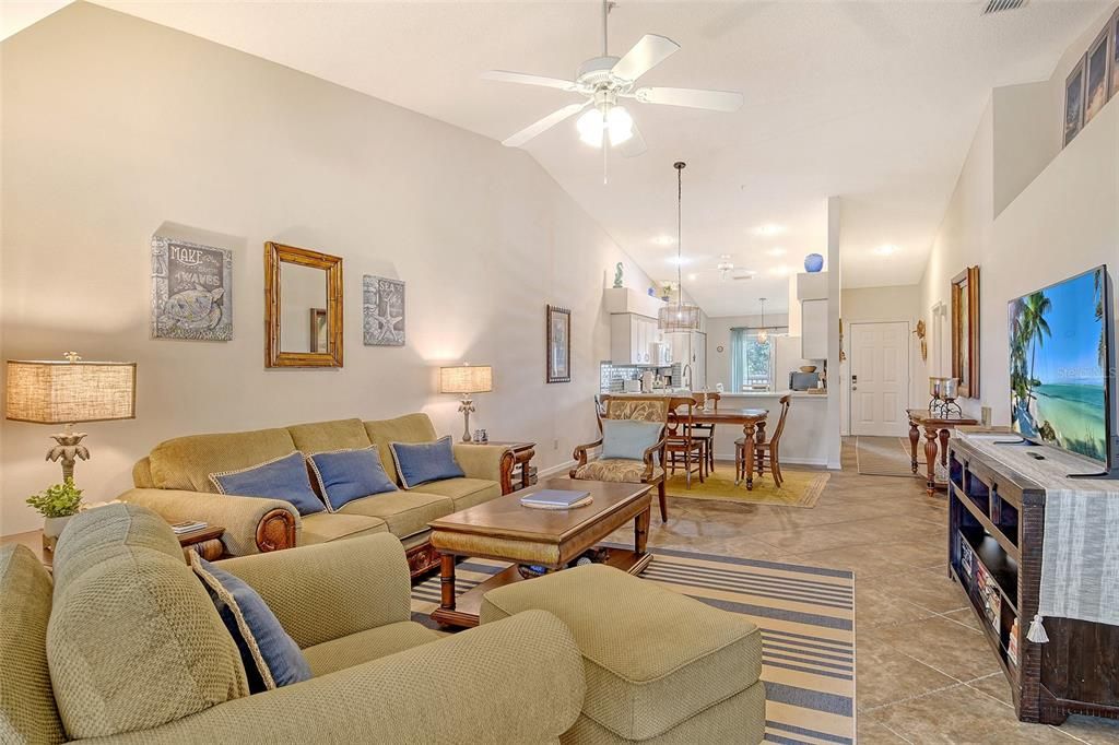 待售: $359,000 (2 贝兹, 2 浴室, 1333 平方英尺)