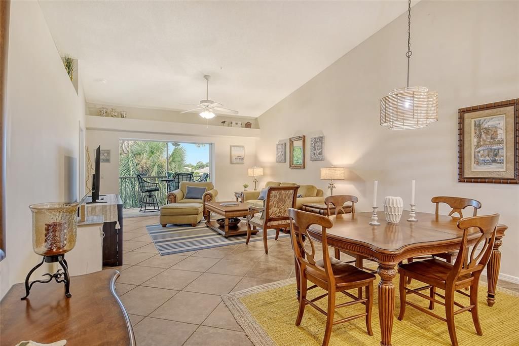 待售: $359,000 (2 贝兹, 2 浴室, 1333 平方英尺)