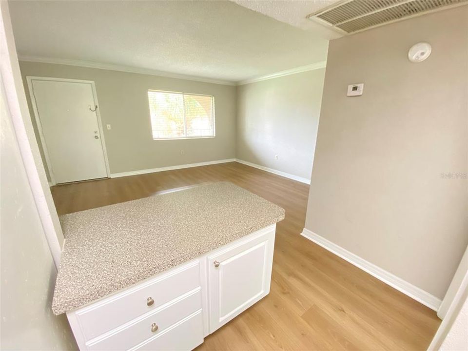 Active With Contract: $995 (1 beds, 1 baths, 496 Square Feet)