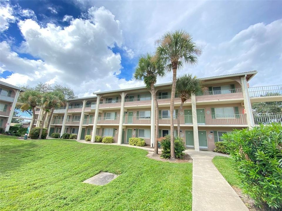 Active With Contract: $995 (1 beds, 1 baths, 496 Square Feet)