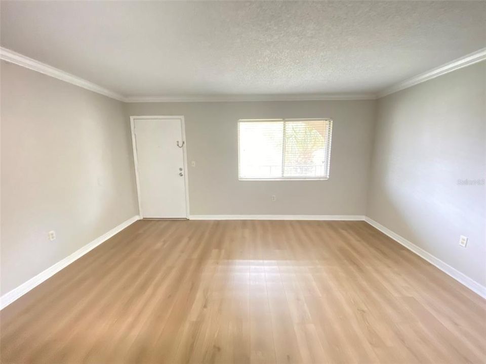 Active With Contract: $995 (1 beds, 1 baths, 496 Square Feet)