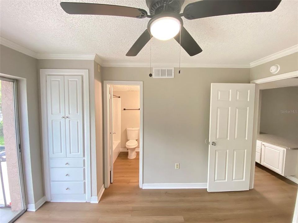 Active With Contract: $995 (1 beds, 1 baths, 496 Square Feet)