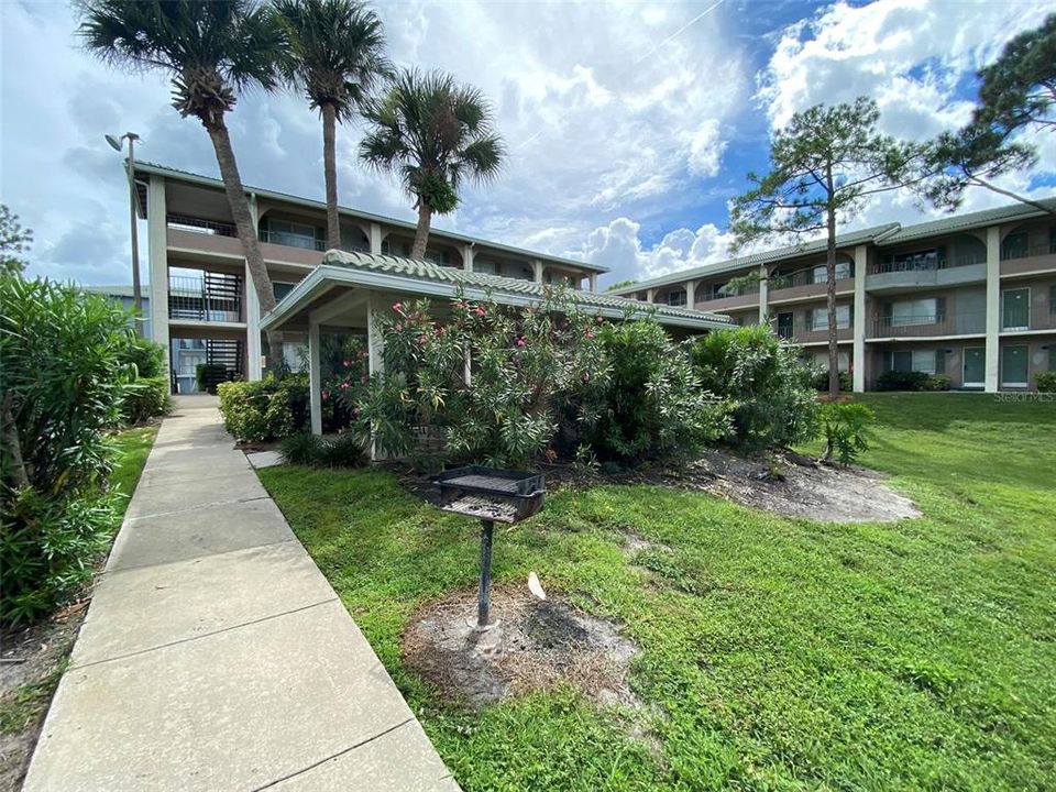 Active With Contract: $995 (1 beds, 1 baths, 496 Square Feet)