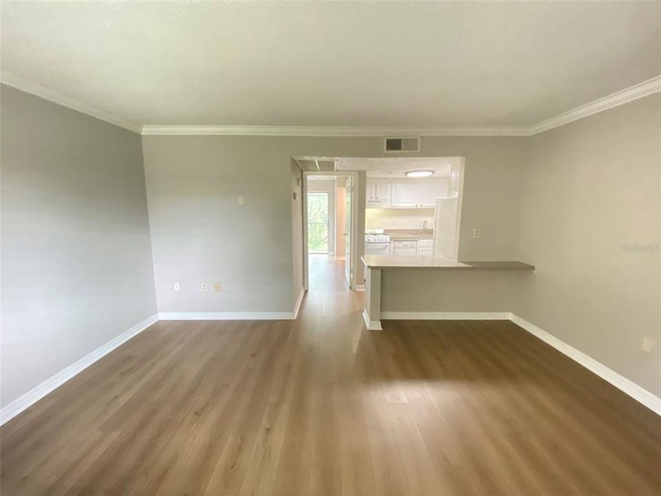 Active With Contract: $995 (1 beds, 1 baths, 496 Square Feet)