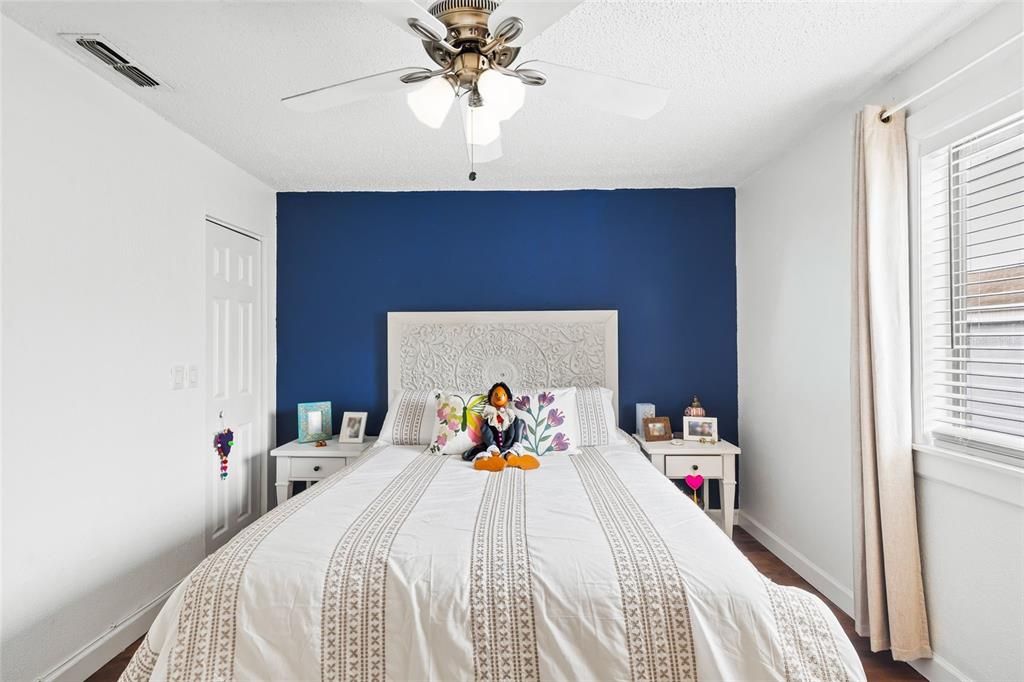 For Sale: $124,900 (1 beds, 1 baths, 726 Square Feet)