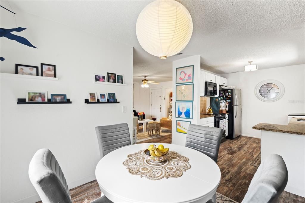 For Sale: $124,900 (1 beds, 1 baths, 726 Square Feet)