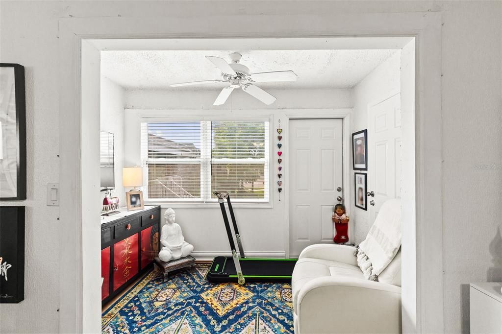 For Sale: $124,900 (1 beds, 1 baths, 726 Square Feet)