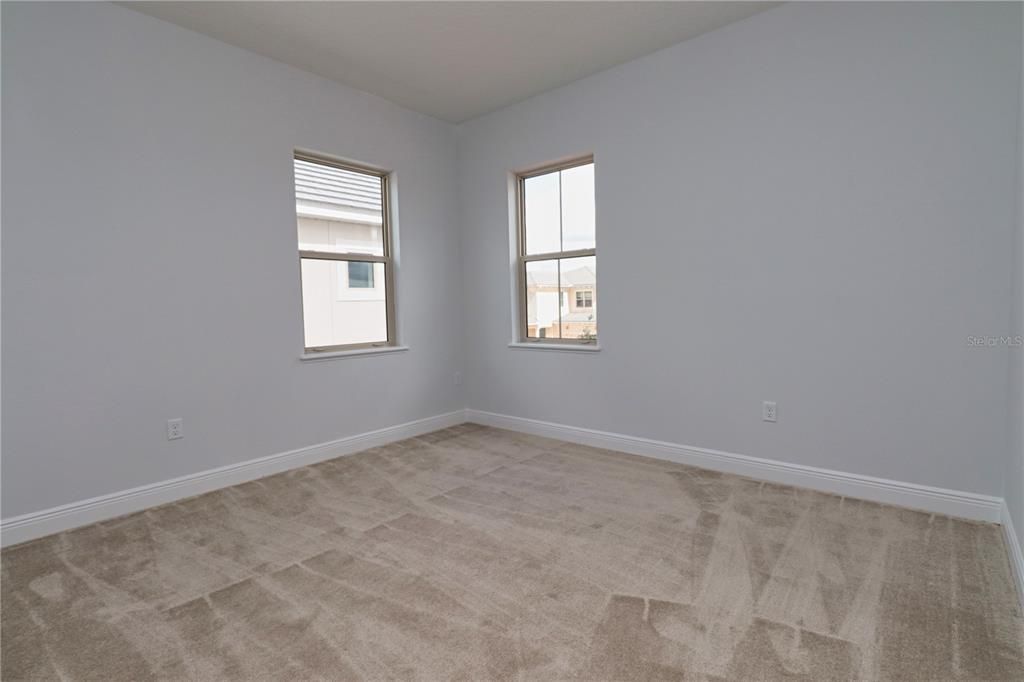 合同活跃: $4,300 (5 贝兹, 4 浴室, 3811 平方英尺)