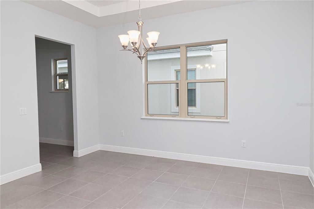 合同活跃: $4,300 (5 贝兹, 4 浴室, 3811 平方英尺)