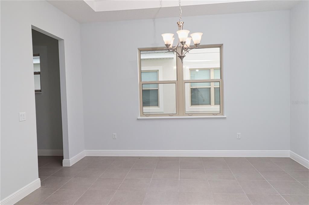 合同活跃: $4,300 (5 贝兹, 4 浴室, 3811 平方英尺)