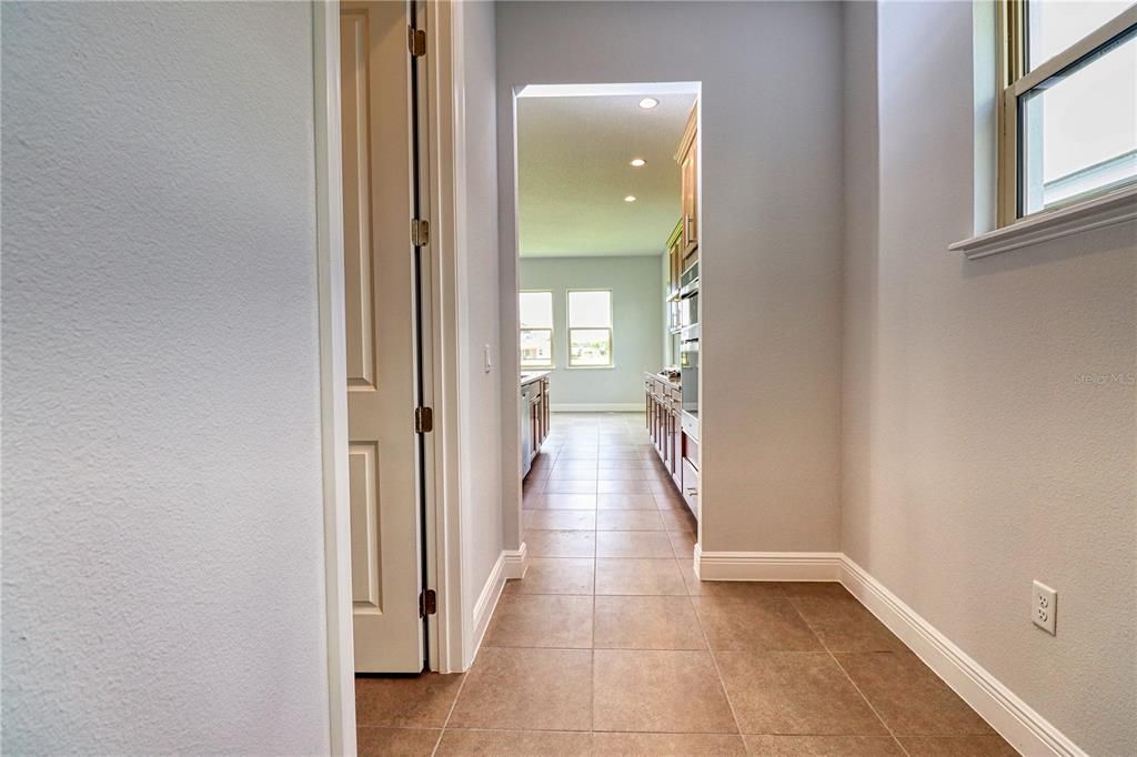 合同活跃: $4,300 (5 贝兹, 4 浴室, 3811 平方英尺)