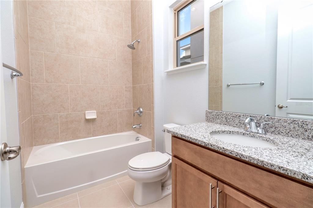 合同活跃: $4,300 (5 贝兹, 4 浴室, 3811 平方英尺)