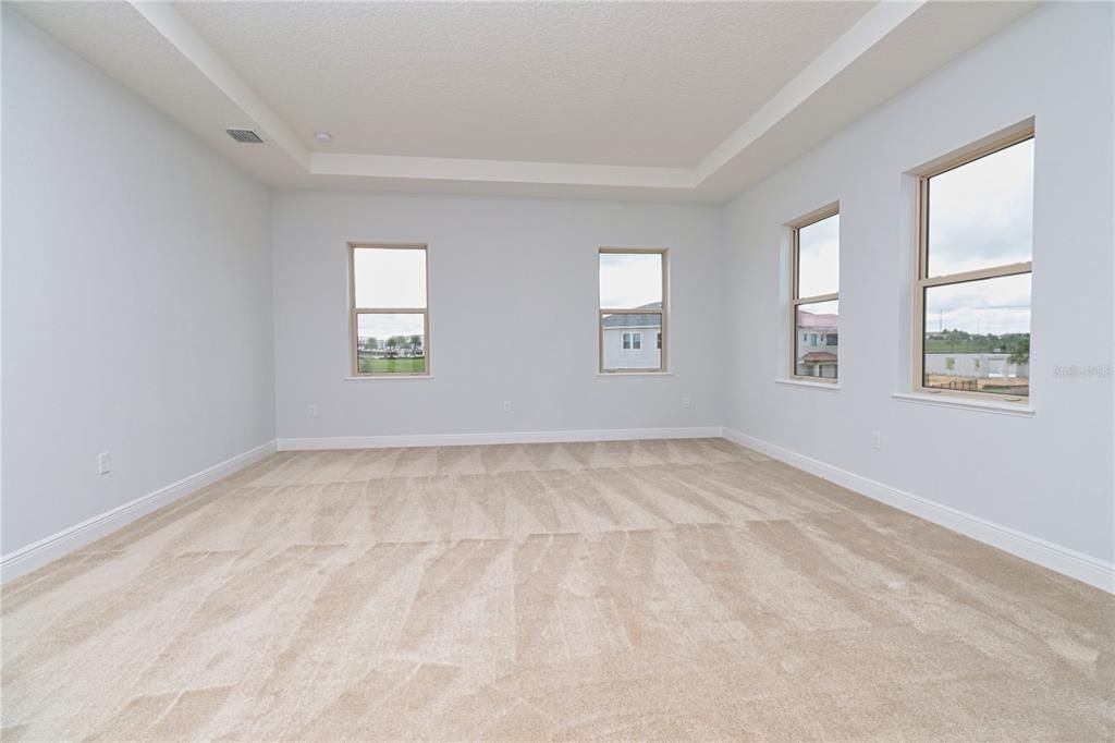 合同活跃: $4,300 (5 贝兹, 4 浴室, 3811 平方英尺)