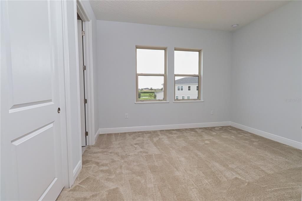 合同活跃: $4,300 (5 贝兹, 4 浴室, 3811 平方英尺)