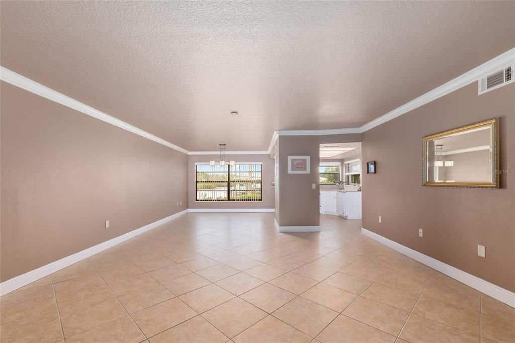 待售: $365,000 (2 贝兹, 2 浴室, 1430 平方英尺)