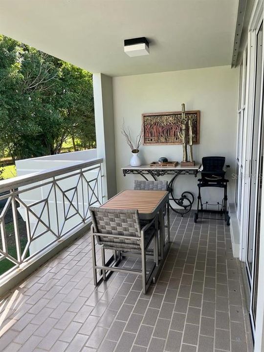 For Sale: $800,000 (3 beds, 2 baths, 2200 Square Feet)