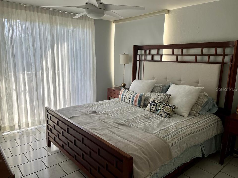 For Sale: $800,000 (3 beds, 2 baths, 2200 Square Feet)