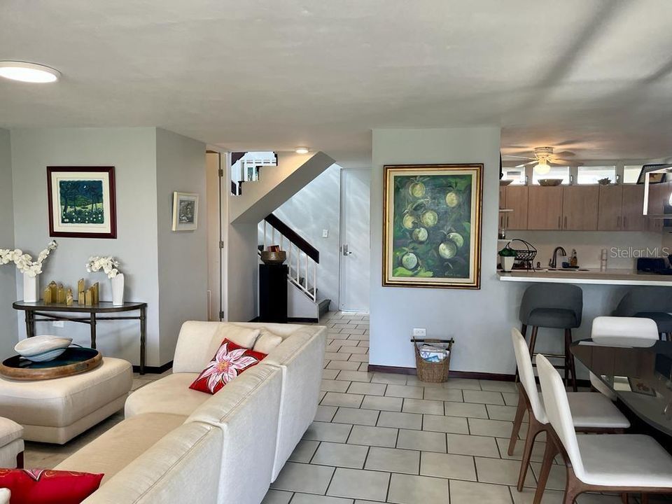 For Sale: $800,000 (3 beds, 2 baths, 2200 Square Feet)