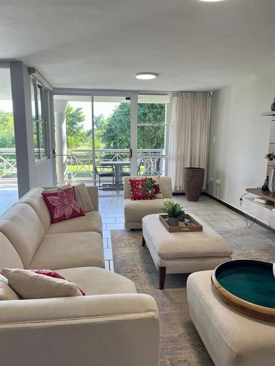 For Sale: $800,000 (3 beds, 2 baths, 2200 Square Feet)