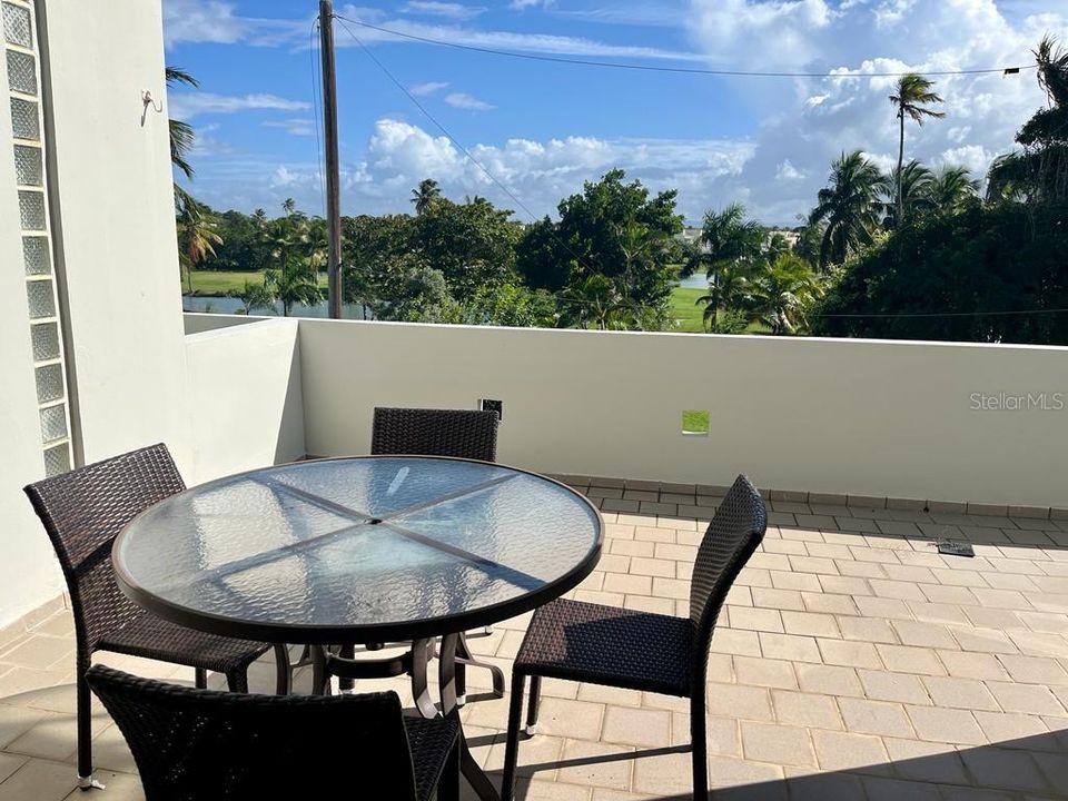 For Sale: $800,000 (3 beds, 2 baths, 2200 Square Feet)