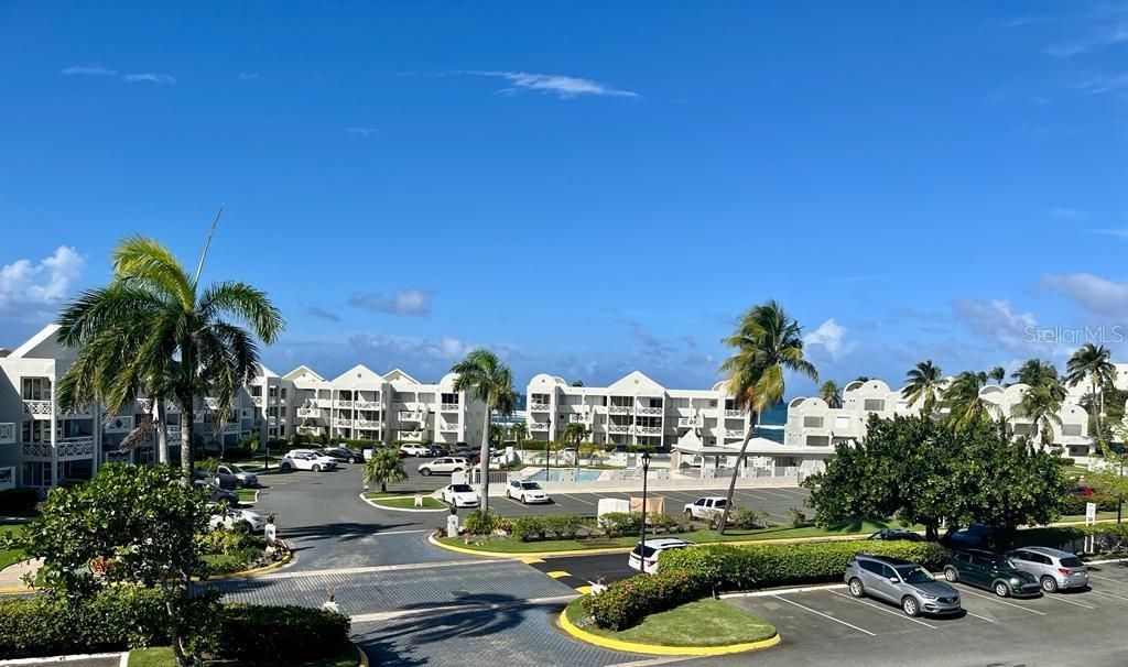 For Sale: $800,000 (3 beds, 2 baths, 2200 Square Feet)