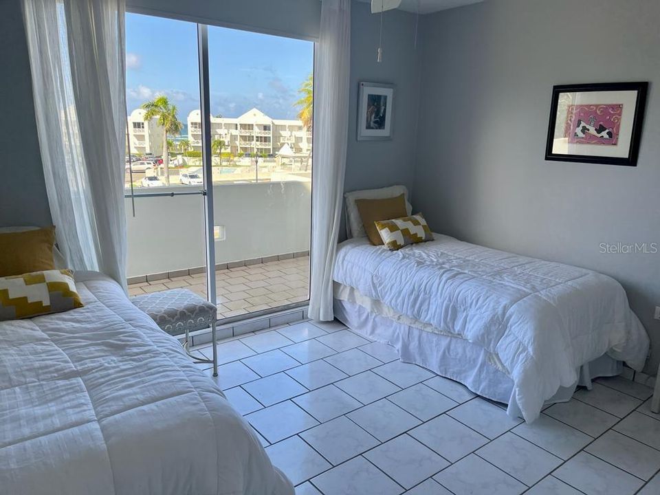 For Sale: $800,000 (3 beds, 2 baths, 2200 Square Feet)