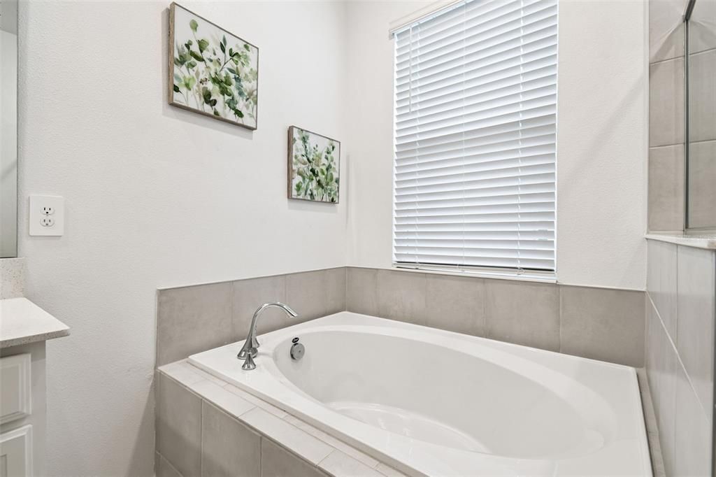 For Sale: $385,000 (3 beds, 2 baths, 1788 Square Feet)