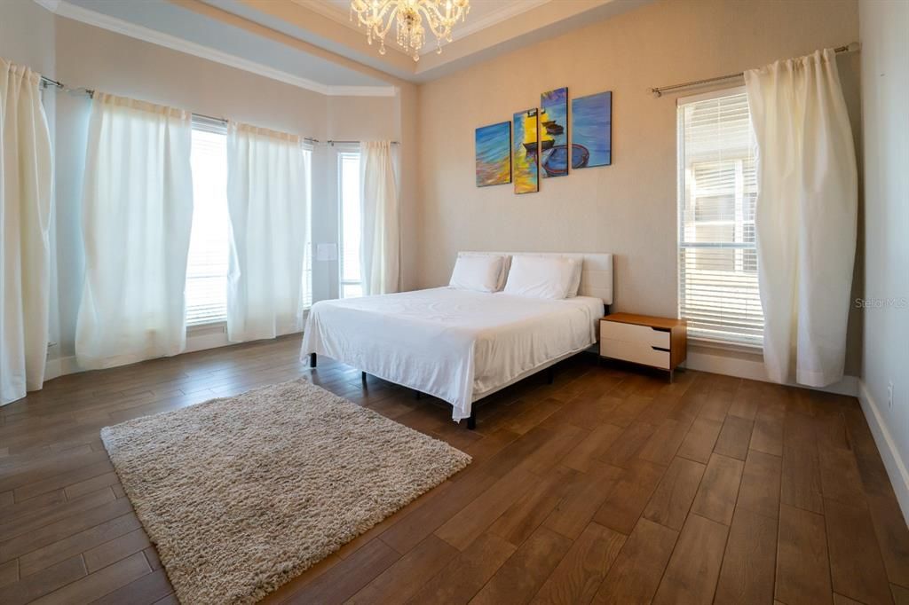 For Rent: $7,500 (6 beds, 5 baths, 5160 Square Feet)