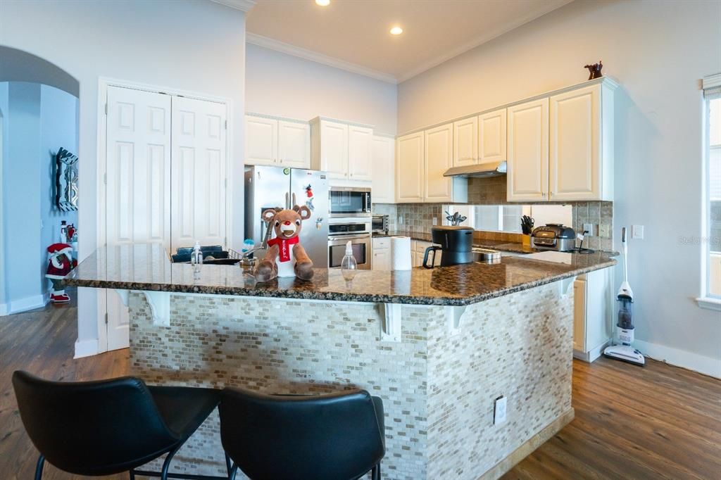 For Rent: $7,500 (6 beds, 5 baths, 5160 Square Feet)