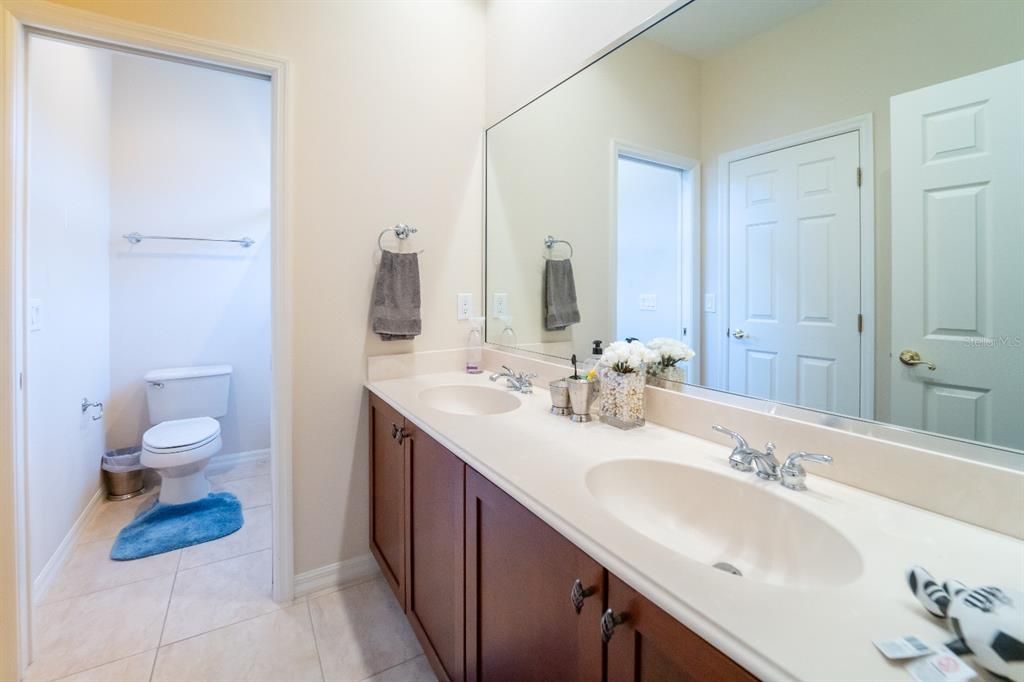 For Rent: $7,500 (6 beds, 5 baths, 5160 Square Feet)