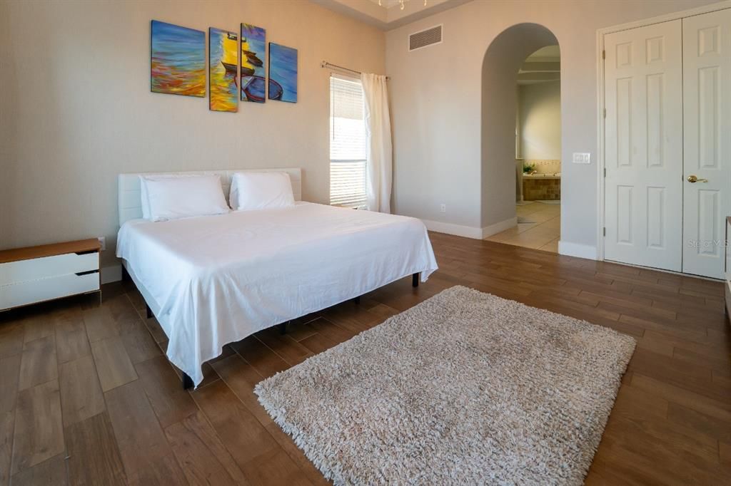 For Rent: $7,500 (6 beds, 5 baths, 5160 Square Feet)